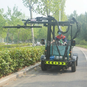 自駕式園林修剪機(jī)